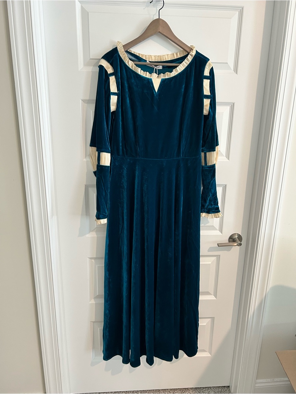 Miccostumes Merida Brave Renaissance Dress with Quiver Blue Cream Size XL